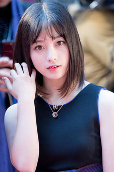 Hashimoto_Kanna_at_Opening_Ceremony_of_the_30th_TIFF_2017_trim_01.jpg